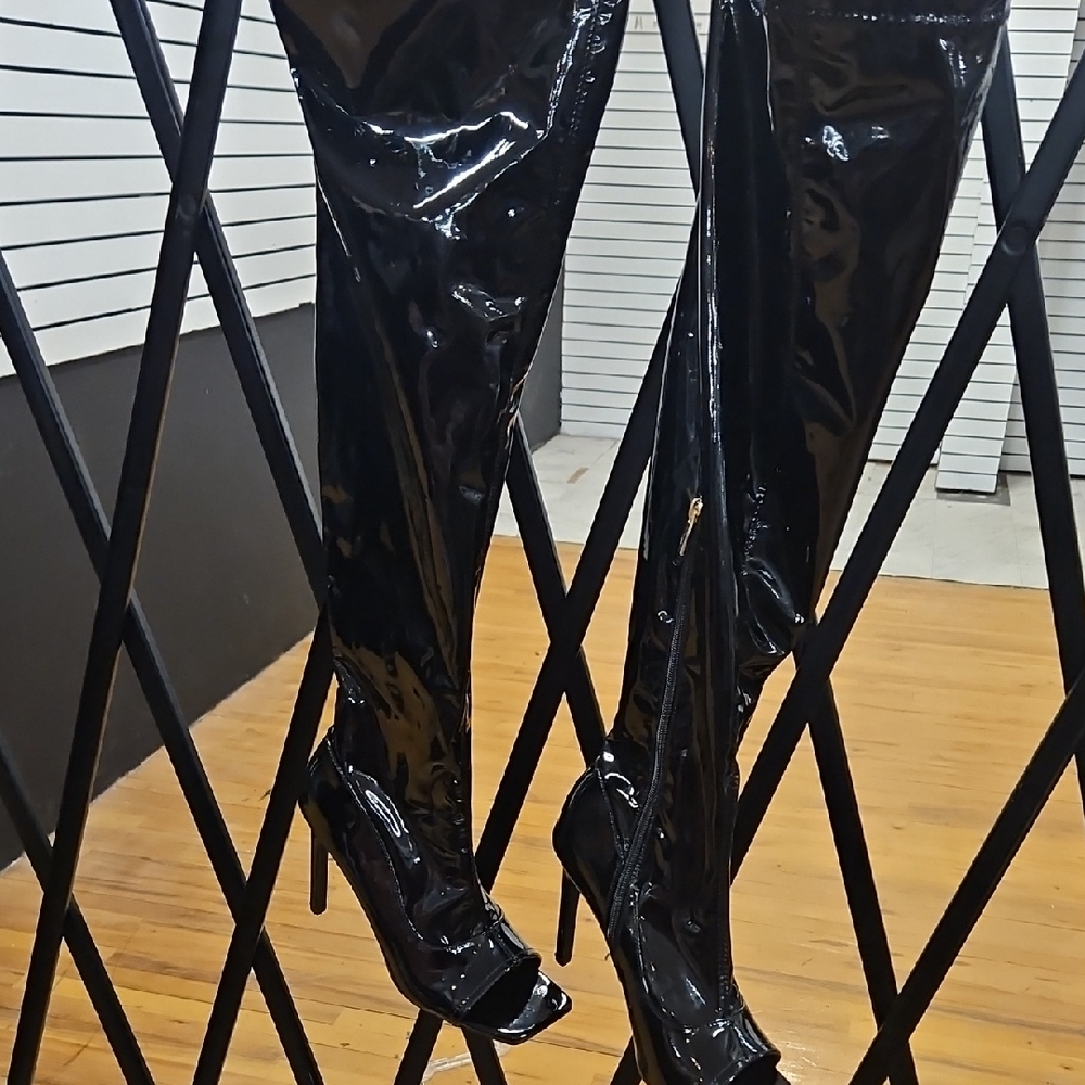 Rouge! Glossy Black Over-the-Knee Boots